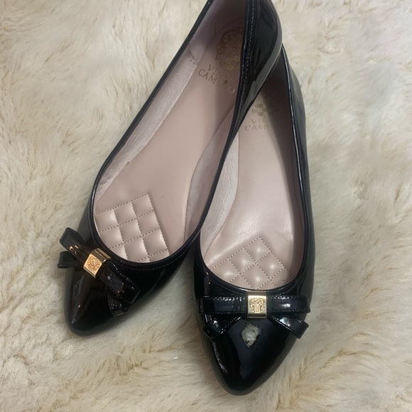 Vince Camuto Shoes - Vince Camuto black patent leather flats with bow (8.5)